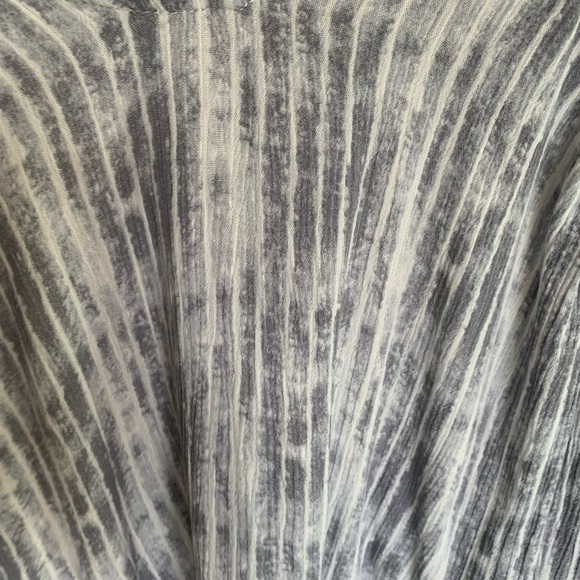 Fourteenth & 9th Gray and White Stripe Off The Shoulder Top Size Medium - Picture 5 of 8